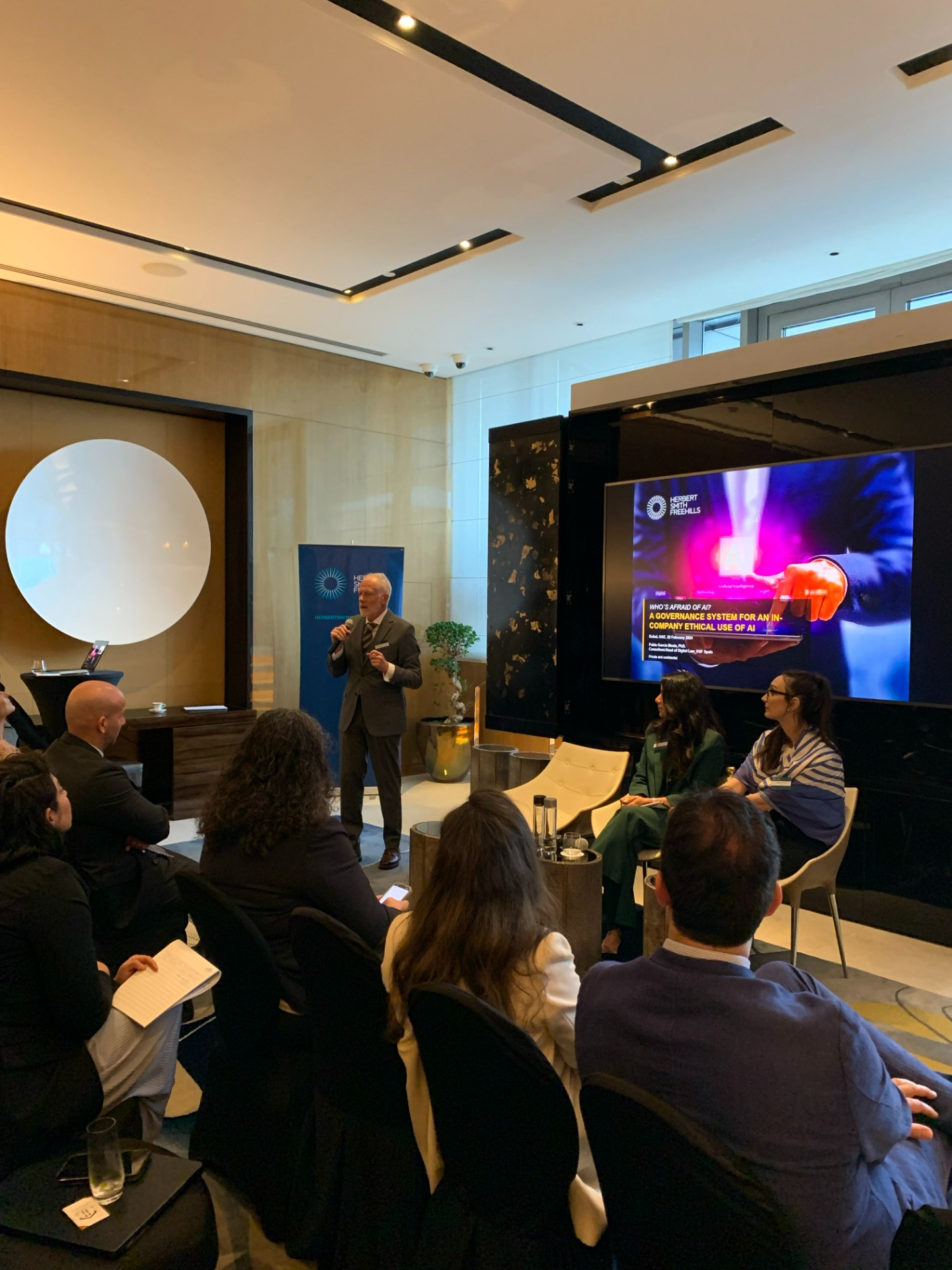 ¿Quién teme a la inteligencia artificial? Una aproximación socioeconómica, normativa y científica ante una realidad inevitable